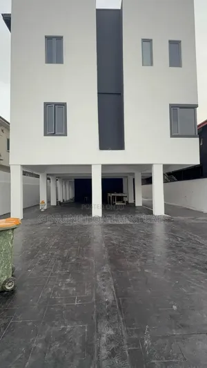 2bdrm Apartment in Lekki Phase One for rent