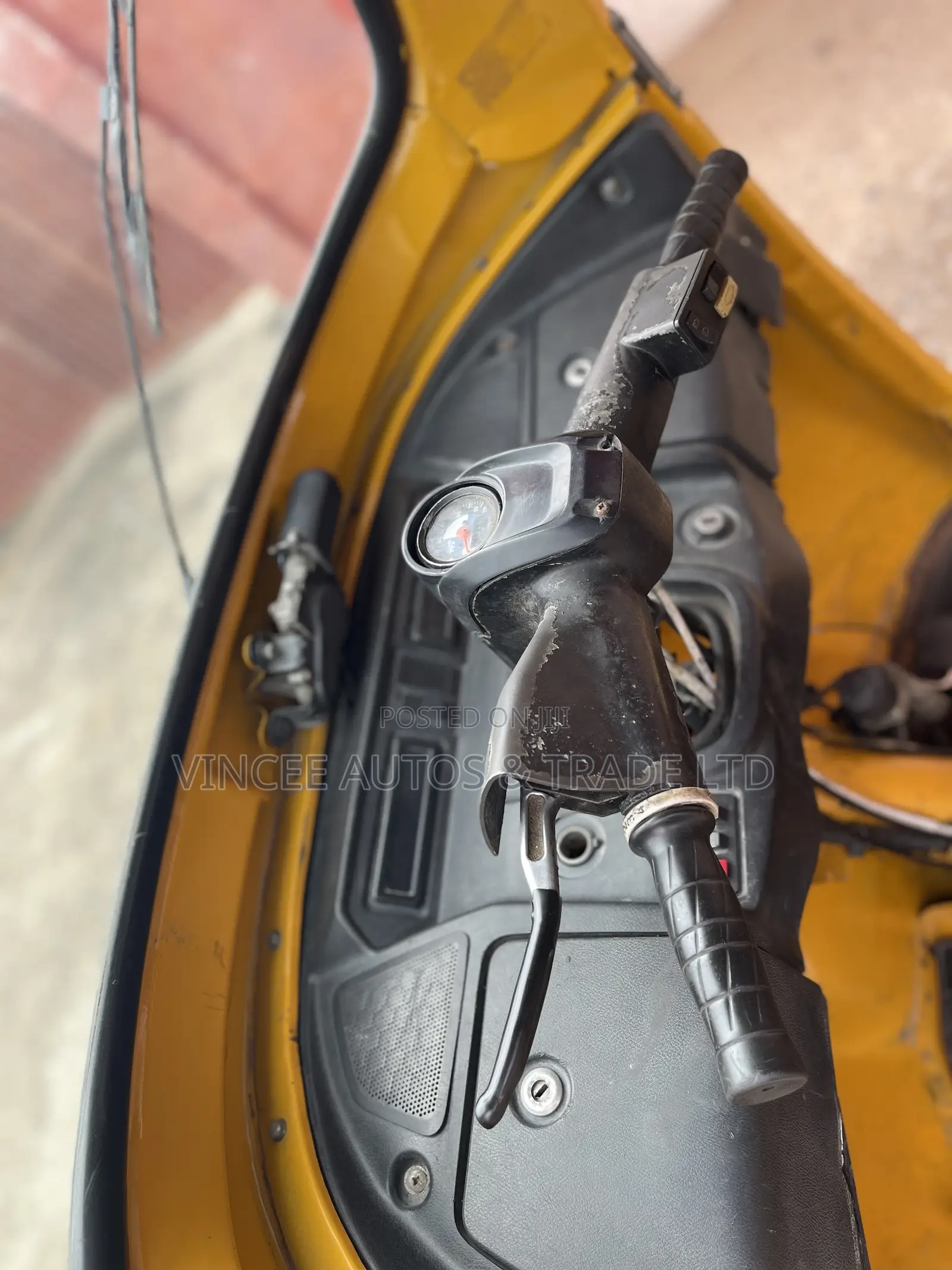 TVS King Cargo 2022 Yellow