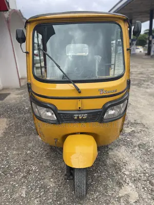 TVS King Cargo 2022 Yellow