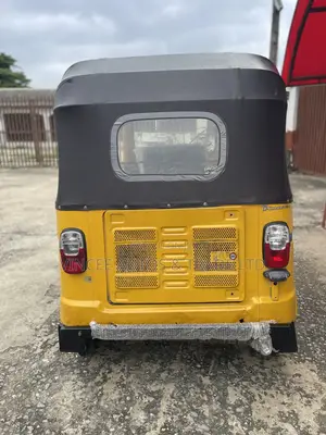 TVS King Cargo 2022 Yellow
