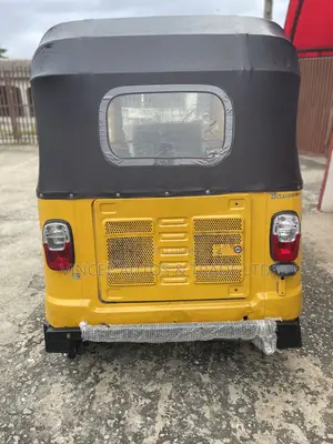 TVS King Cargo 2022 Yellow