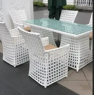 Outdoor Rattan Restaurant Chair and Table With White Kanash