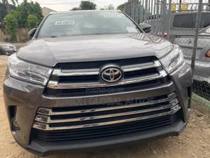 Photo - Toyota Highlander Limited 4x2 V6 (3.5L 6cyl 8A) 2017 Gray