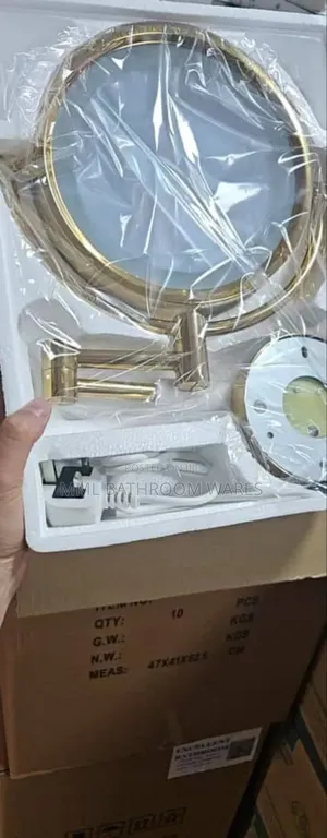 Magnifying Mirror With Lights
