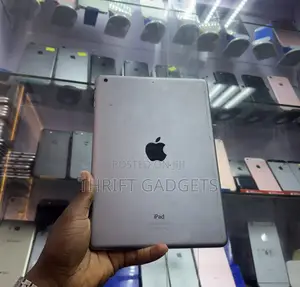 Apple iPad Air 16 GB Black