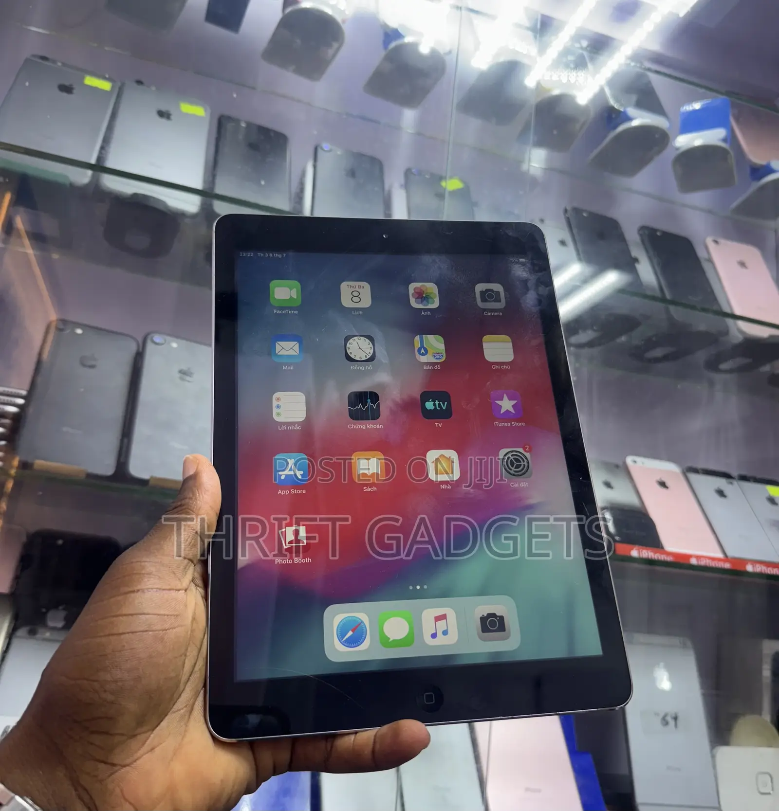 Apple iPad Air 16 GB Black