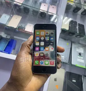 Apple iPhone SE 32 GB Silver