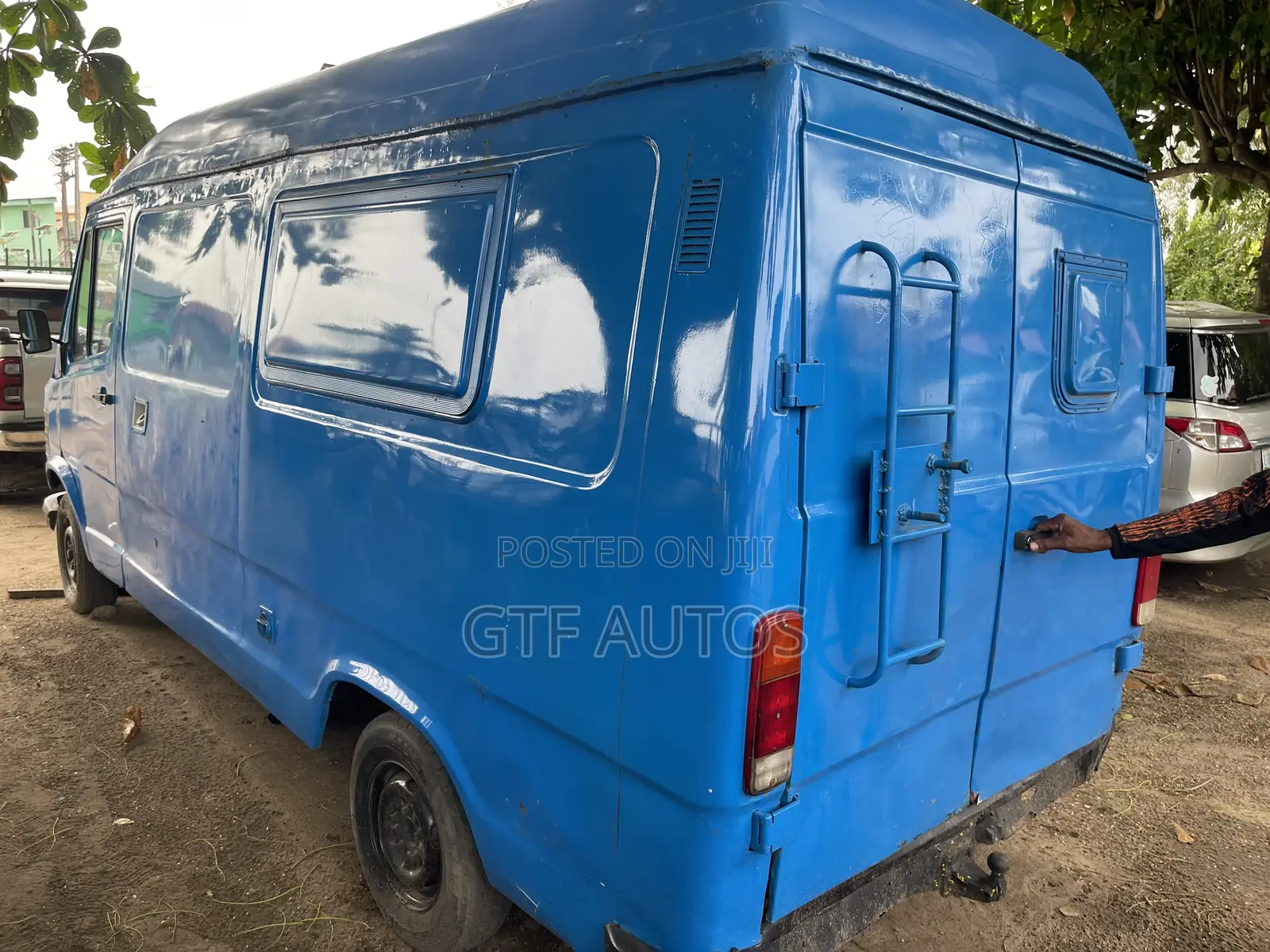 Mercedes-Benz T1/TN 1999 Blue