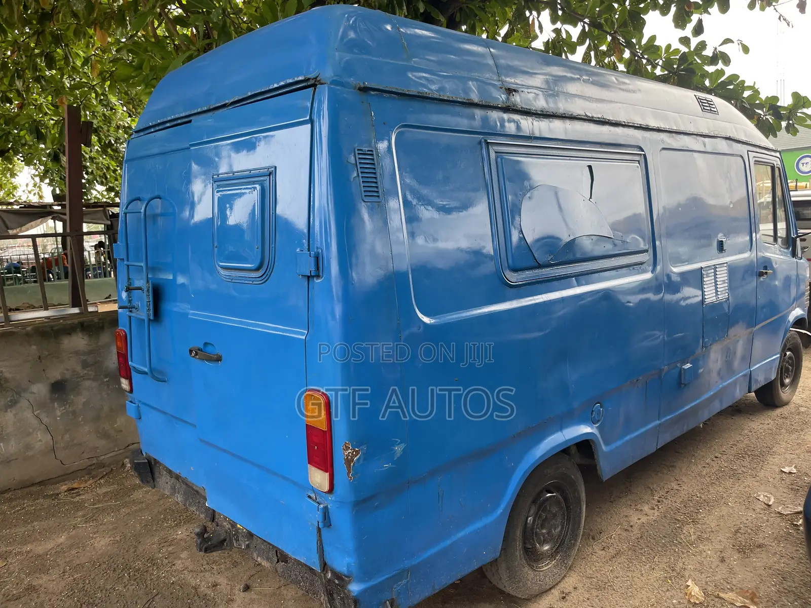 Mercedes-Benz T1/TN 1999 Blue
