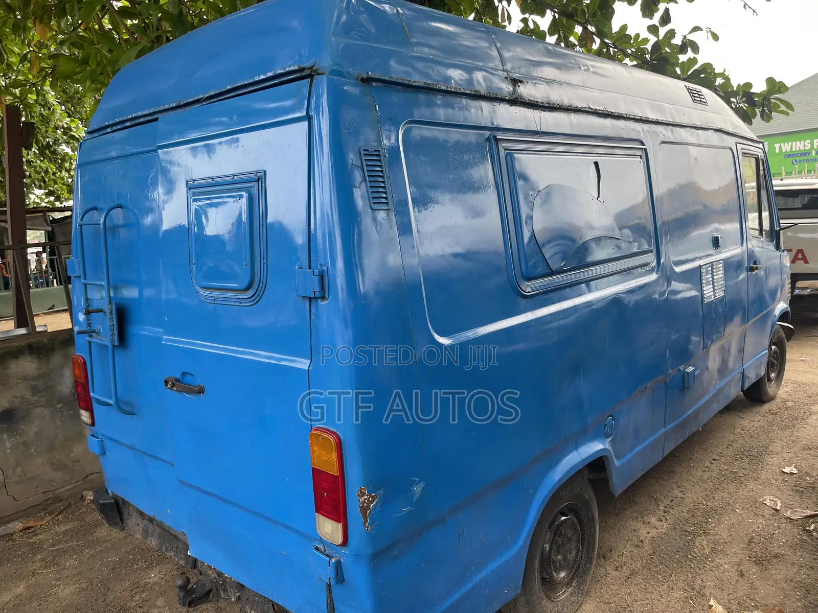 Mercedes-Benz T1/TN 1999 Blue