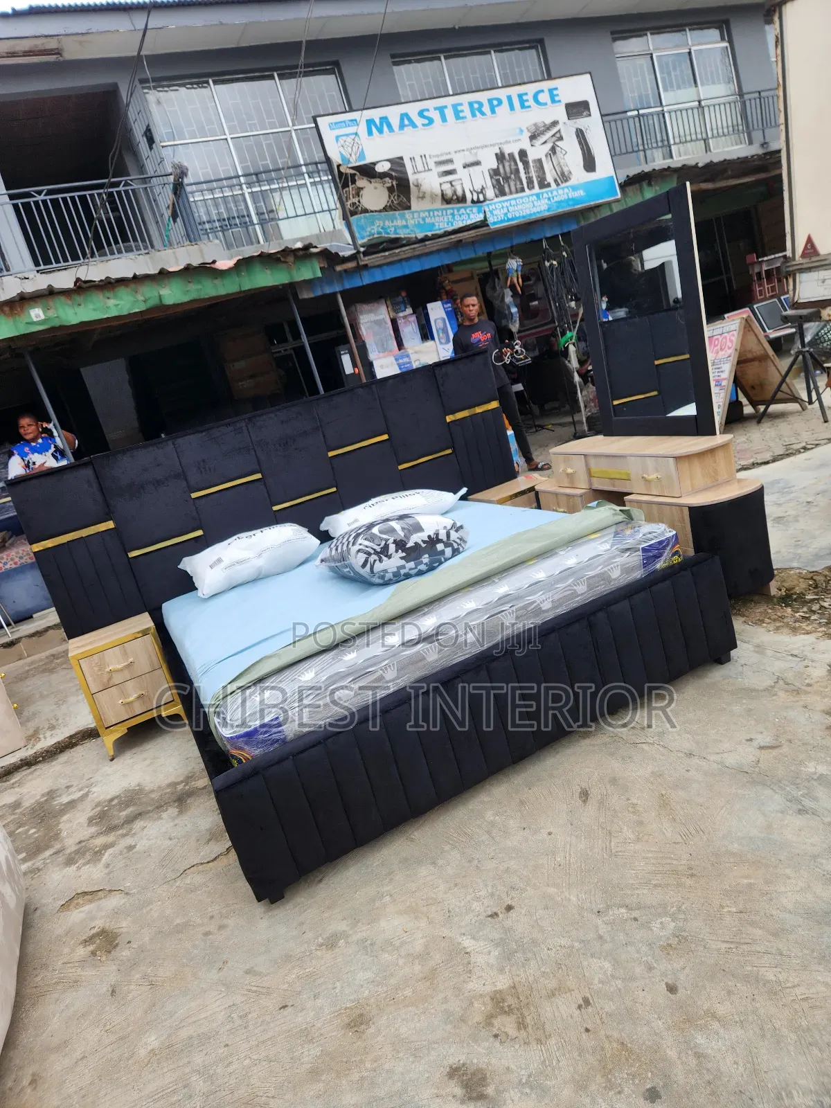 Modernized 6by6 Bed With Other Accessories