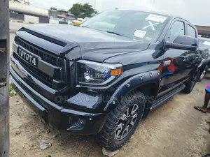 Toyota Tundra Platinum 5.7L V8 4x4 CrewMax 5.6 ft. box 145.7 in. WB