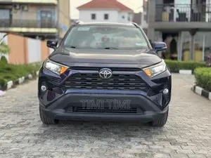 Toyota RAV4 XLE AWD 2020 Blue