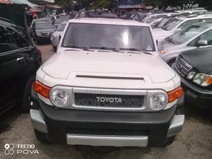 Toyota FJ Cruiser 4x4 Automatic 2012 White