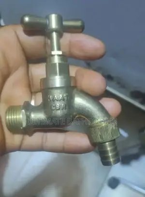 Maat 3⁄4 Brass Wall Mounted Tap