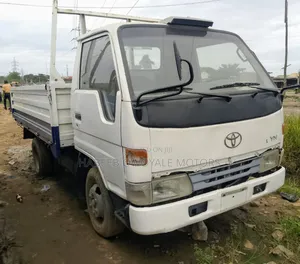 Photo - Toyota Pickup Truck With 6tyres
