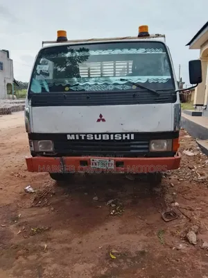 Photo - Mitsubishi Canter With 6tyres