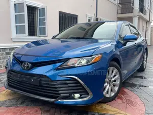 Toyota Camry XLE 2021 Blue