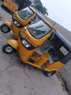 TVS Apache 160 4V 2023 Yellow