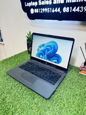 Photo - Laptop HP 240 G8 4GB AMD SSD 128GB