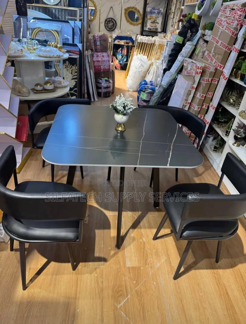 Regal Mable Dinning Set