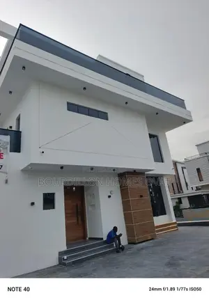 5bdrm Duplex in Osapa london for sale