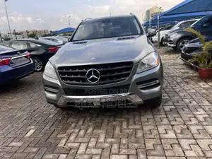 Photo - Mercedes-Benz M Class ML350 4dr SUV (3.5L 6cyl 7A) 2015 Gray