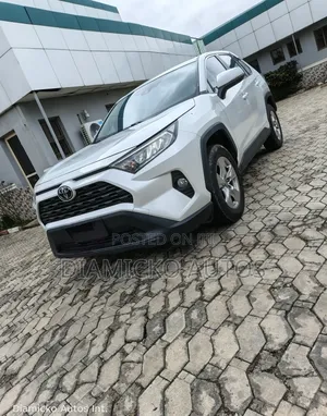 Photo - Toyota RAV4 2021 White