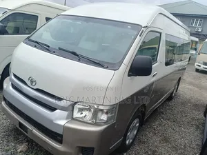 Toyota HiAce 2013 White