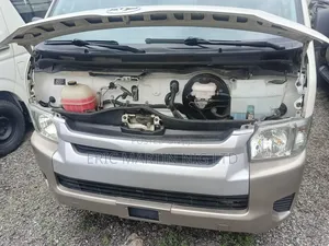 Toyota HiAce 2013 White
