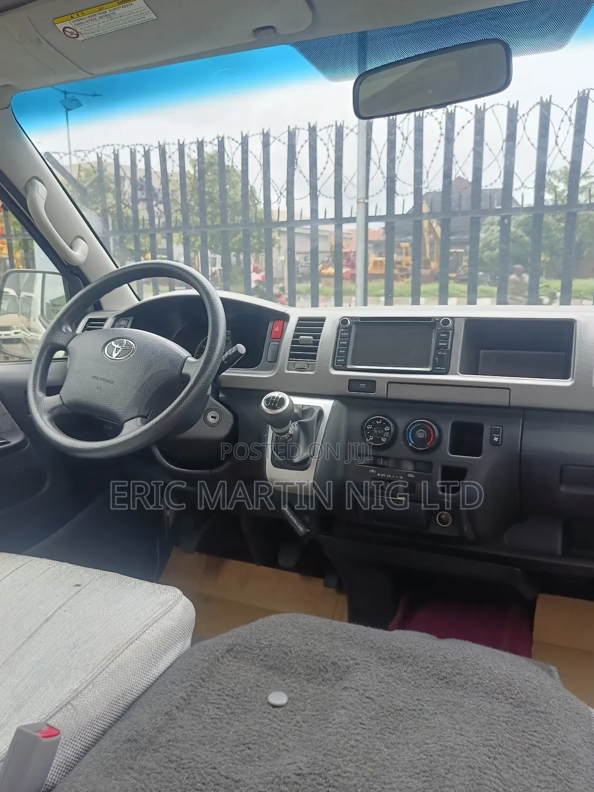 Toyota HiAce 2013 White