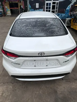 Photo - Toyota Corolla L 2022 White