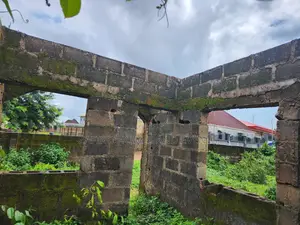 6bdrm Bungalow in Wire And Cable Apata for sale