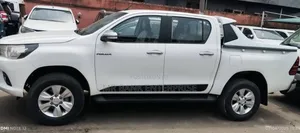 Photo - Toyota Hilux 2018 White