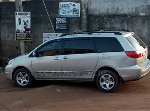 Photo - Toyota Sienna for Hirer, Airport Pickup and Travelling