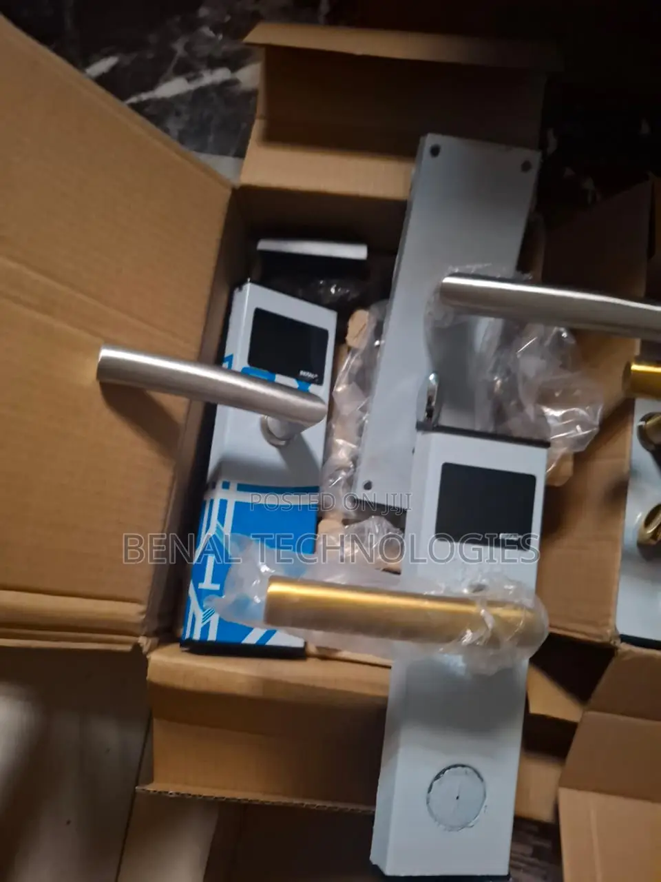 Hotel Access Future: Card‐Powered Locks.