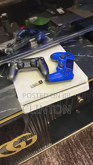 Photo - Ps4 Slim Hacked With Games and Pad