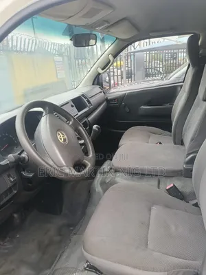 Toyota HiAce 2018 White