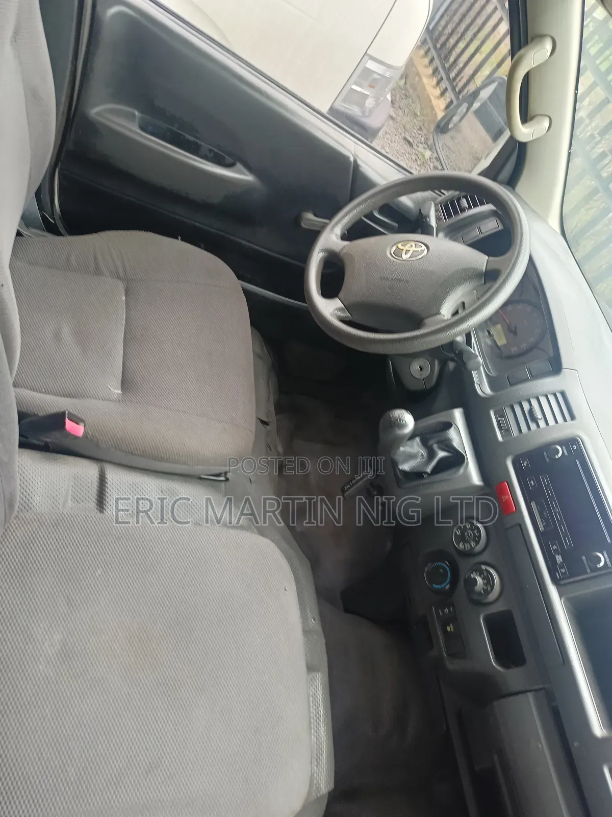 Toyota HiAce 2018 White