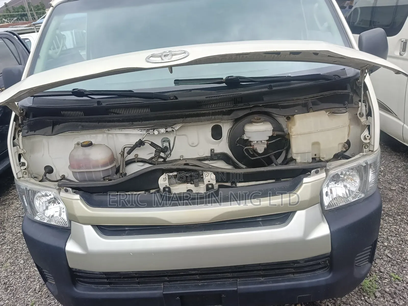 Toyota HiAce 2018 White