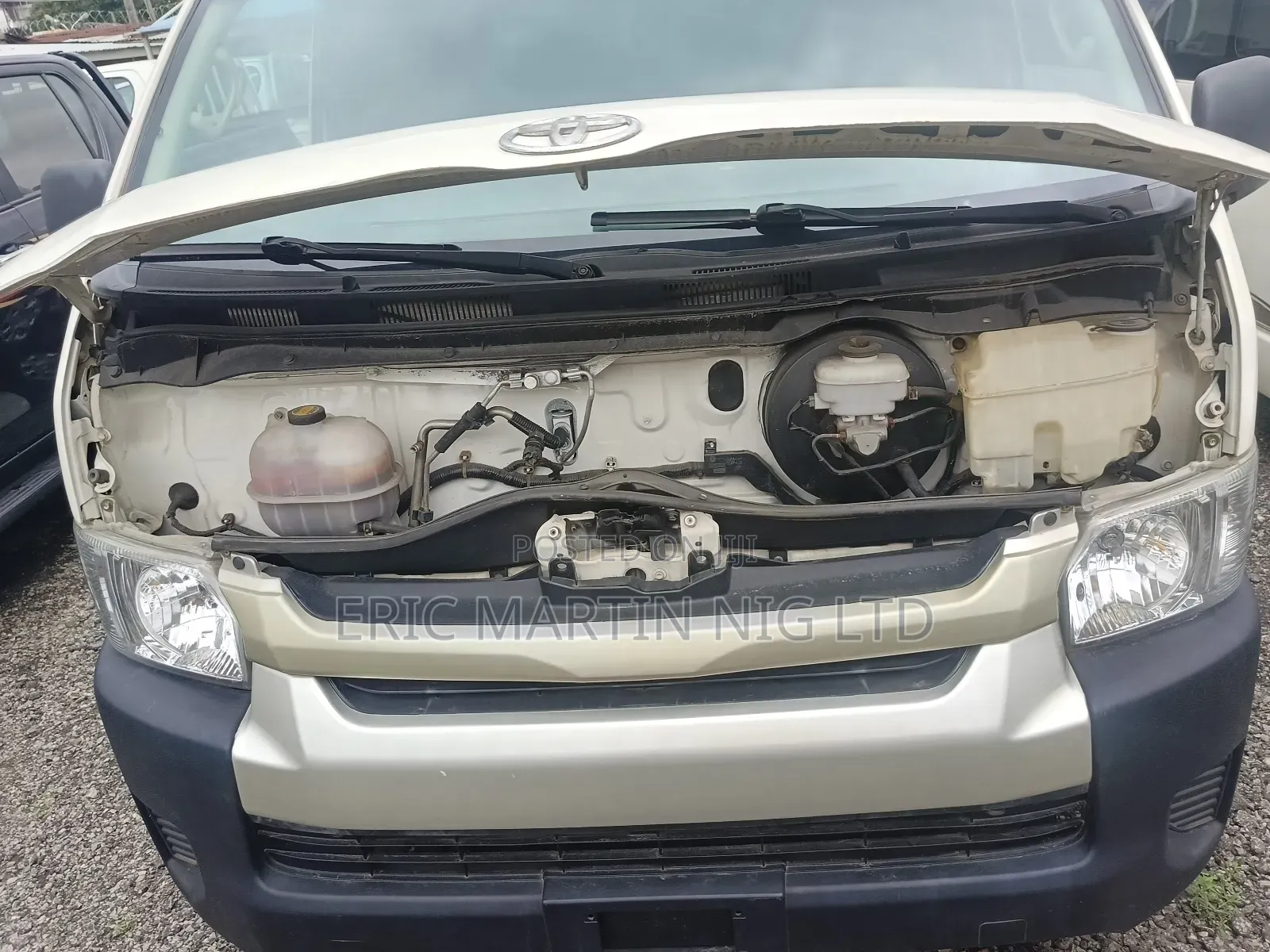 Toyota HiAce 2018 White