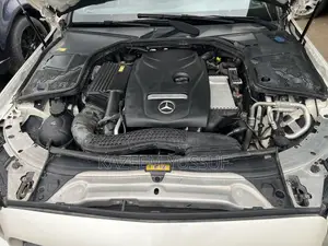 Mercedes-Benz C300 Luxury Sedan RWD (2.0L 4cyl 7A) 2016 White