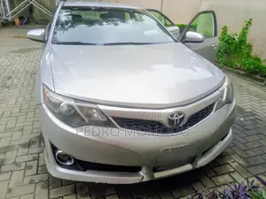 Photo - Toyota Camry SE 4dr Sedan (2.5L 4cyl 6A) 2013 Silver