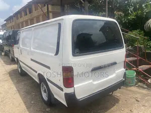 Toyota HiAce 1999 White