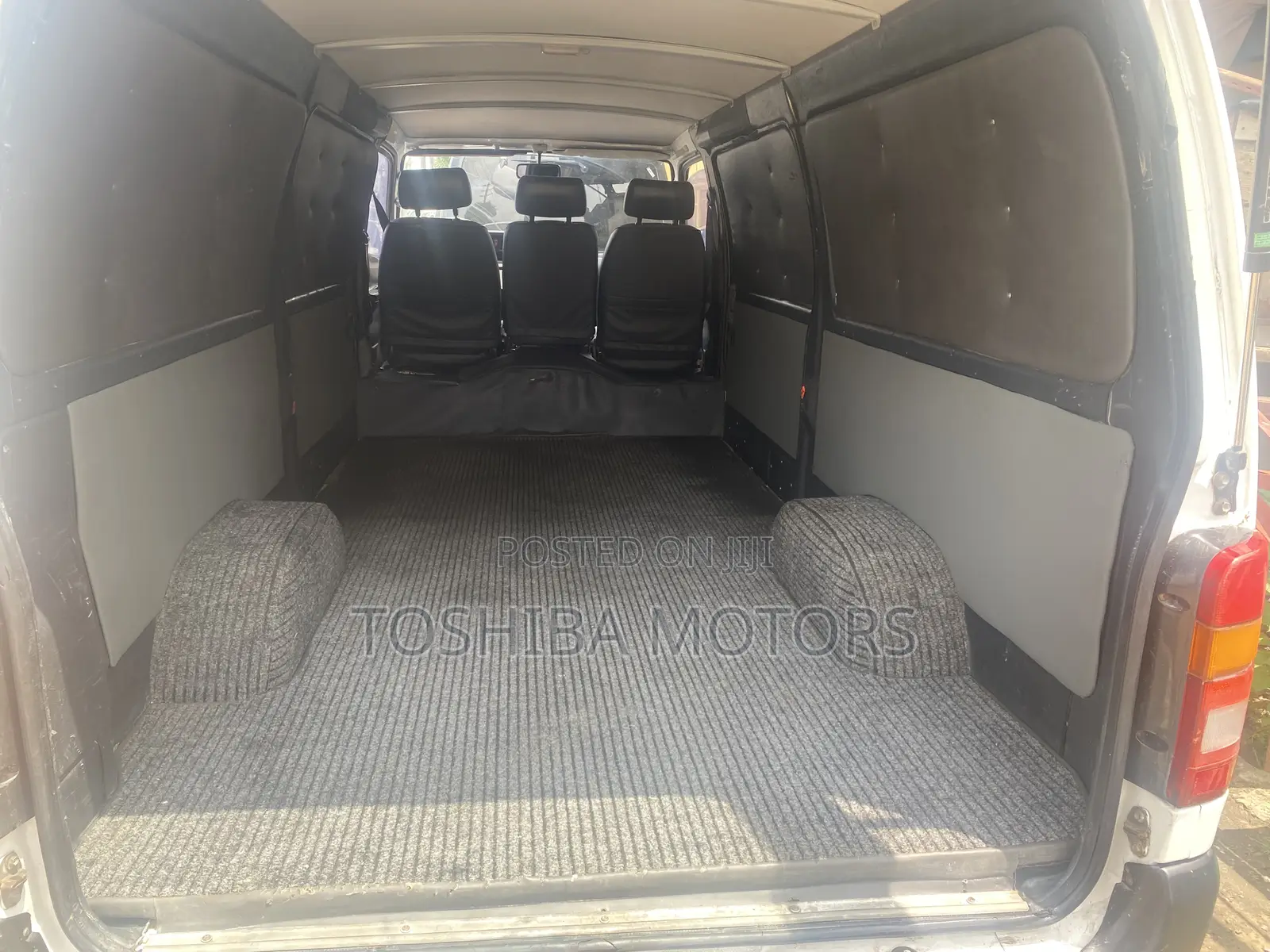 Toyota HiAce 1999 White