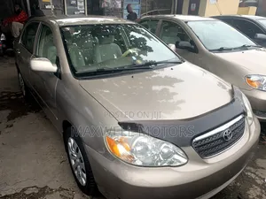 Toyota Corolla LE 2005 Gold