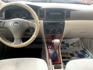 Toyota Corolla LE 2005 Gold