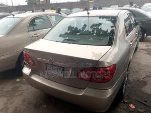 Toyota Corolla LE 2005 Gold