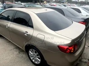 Toyota Corolla LE 4dr Sedan (1.8L 4 cyl 4A) 2009 Gold
