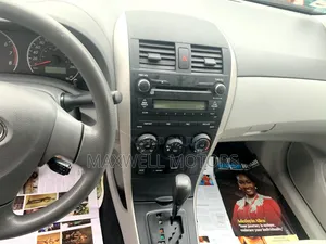 Toyota Corolla LE 4dr Sedan (1.8L 4cyl 4A) 2010 Gray